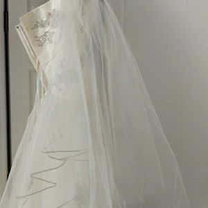 Wedding veil with blusher